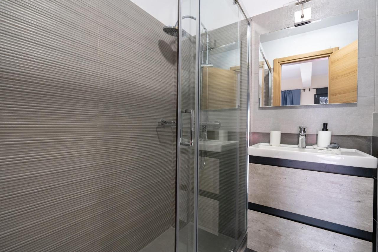 Ag. Ioannis Metro Station 1 Bed 2 Pers דירה *