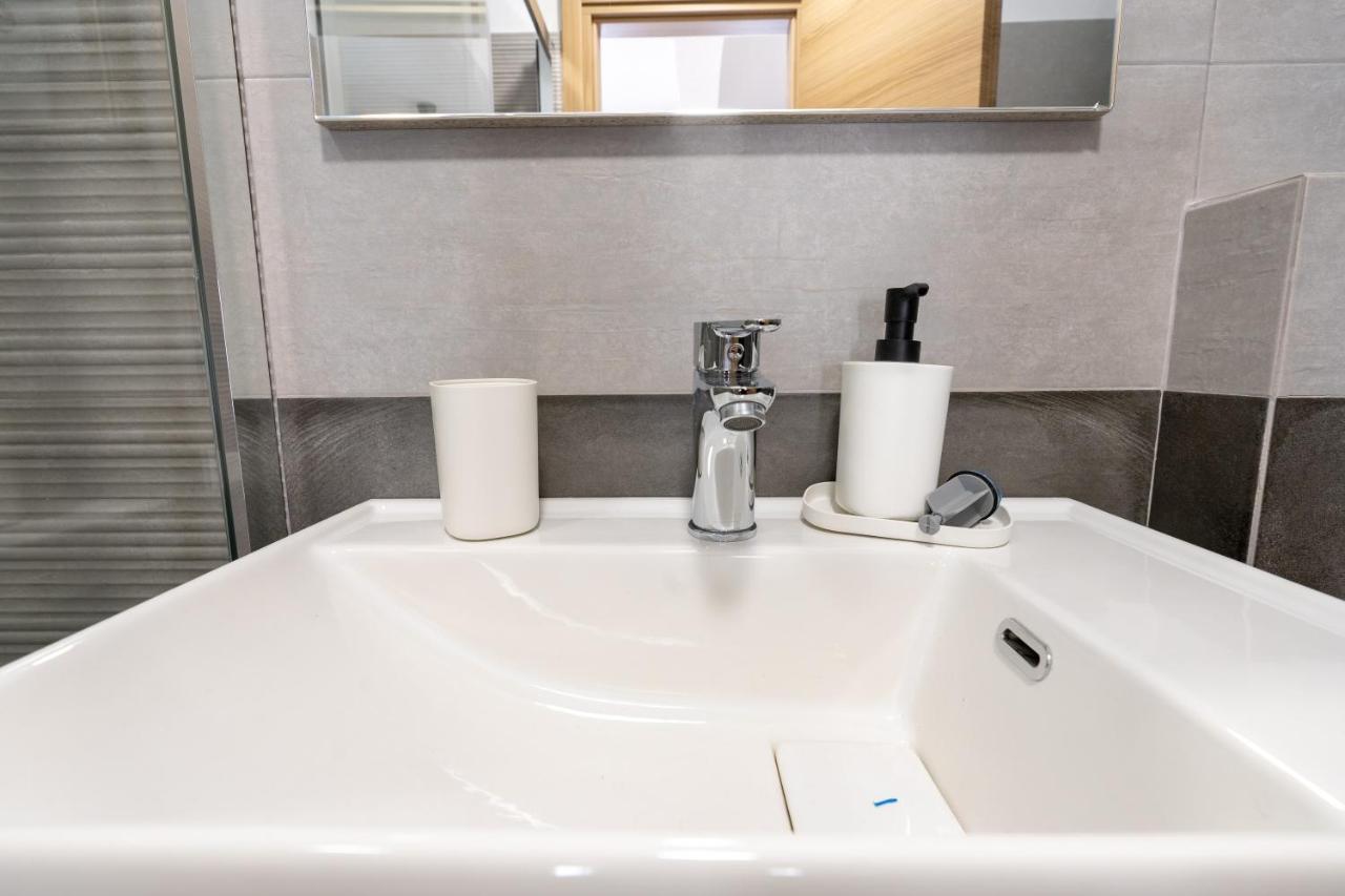 Apartment Ag. Ioannis Metro Station 1 Bed 2 Pers Athens